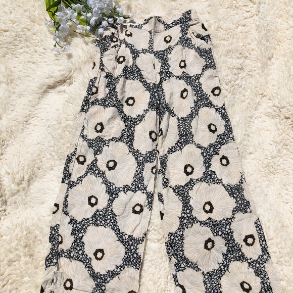 H&M Pants - Floral Wide Leg Pants 5/$25✨